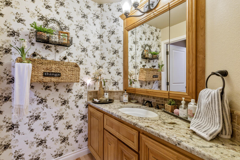 10704 Kestrel Road Klamath Falls, OR 97601 - Photo 31 of 57 Gallery Image 31