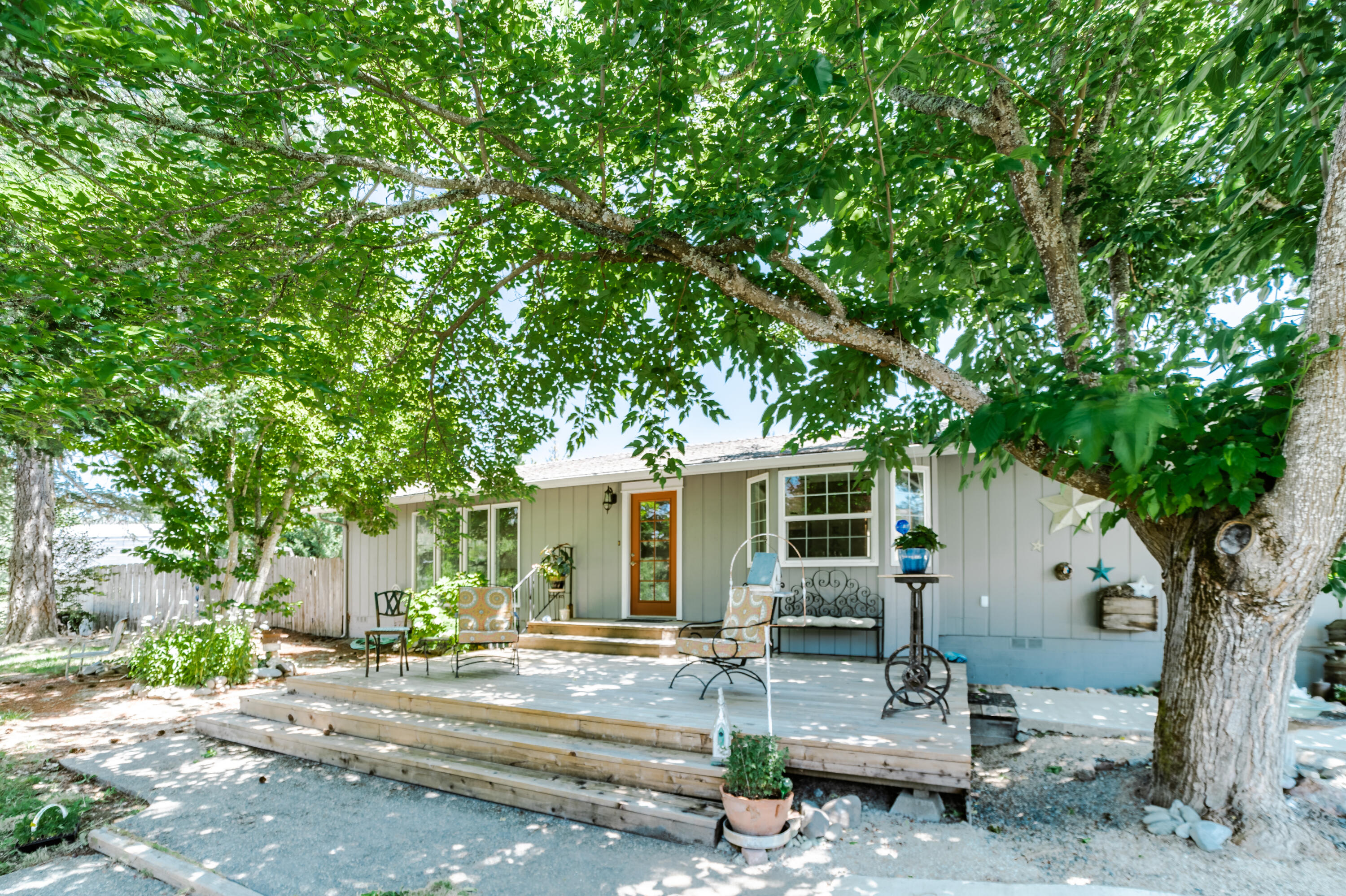 480 Wards Creek Road Rogue River, OR 97537 - Photo 1 of 28 front