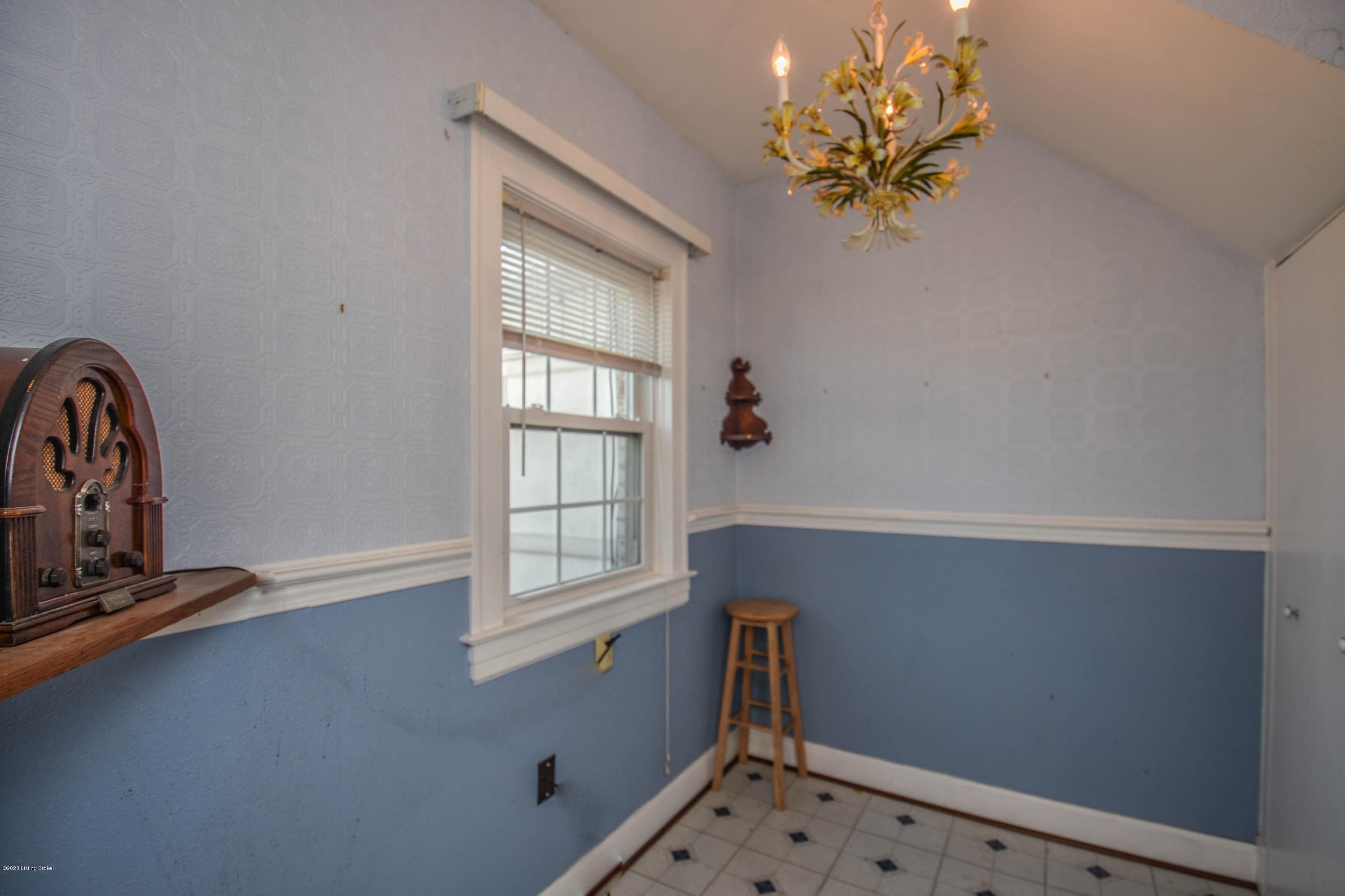609 Emery Road Louisville, KY 40206 - Photo 11 of 33 012_Breakfast Area