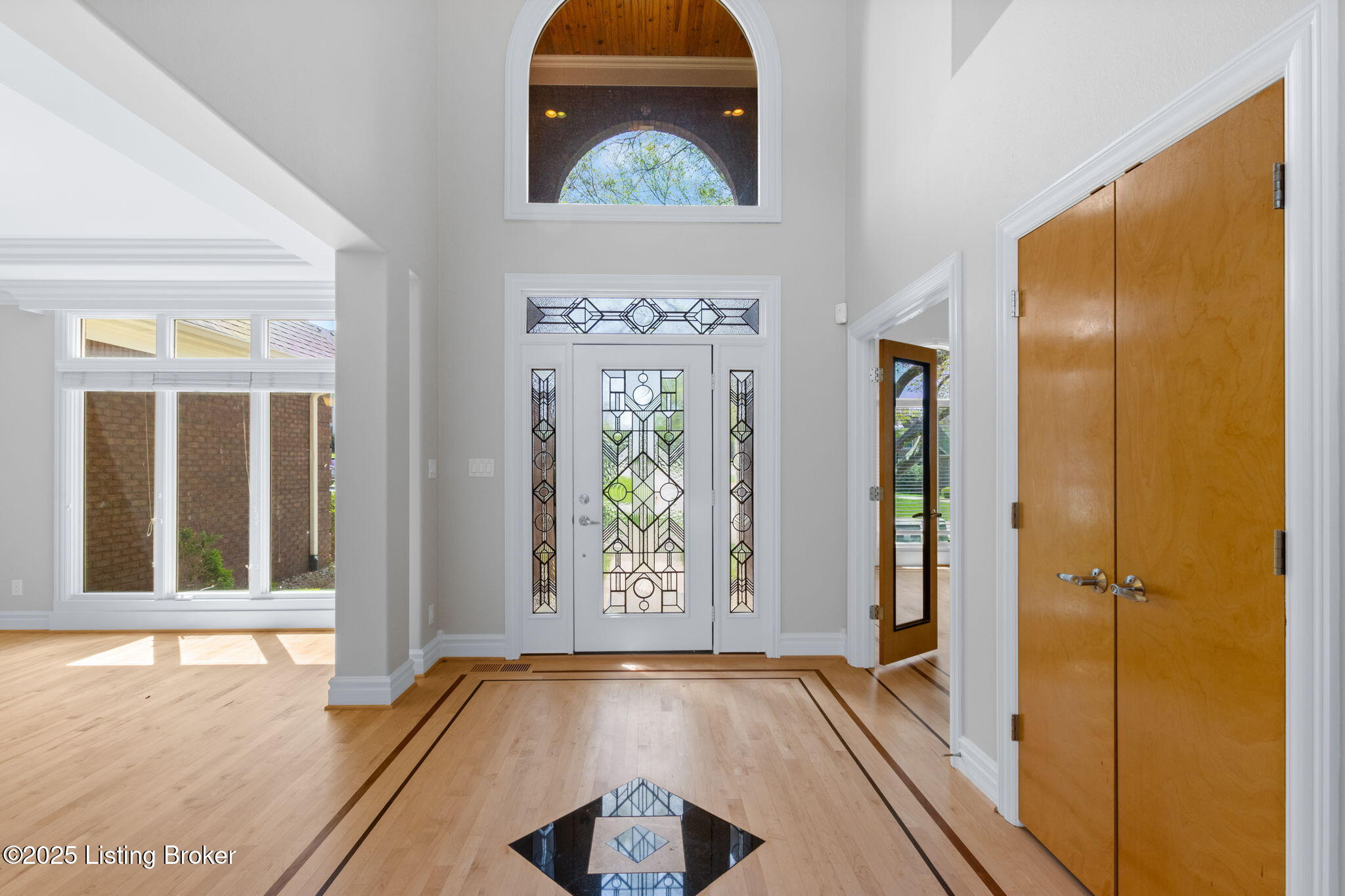 2907 Doe Ridge Court Prospect, KY 40059 - Photo 5 of 49 Entry Foyer