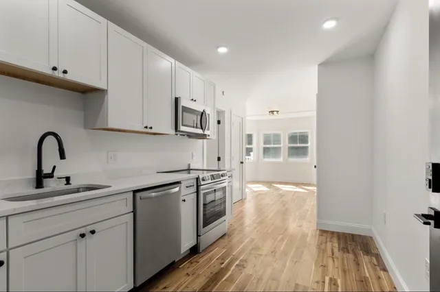 $2,300 | 8 Enon Street, Unit 204, Beverly, MA 01915