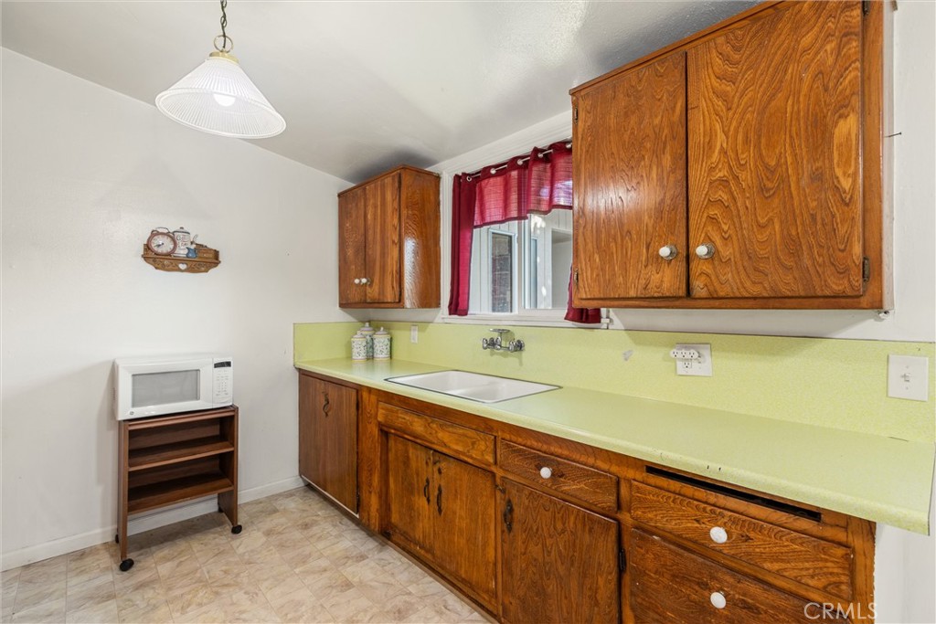 12918 Pinney Street Pacoima, CA 91331 - Photo 11 of 27