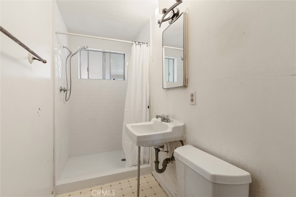 12918 Pinney Street Pacoima, CA 91331 - Photo 17 of 27