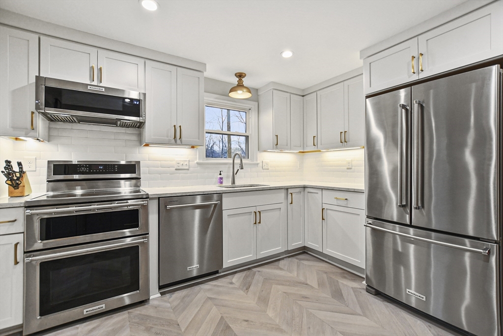 9 Mooney Road Burlington, MA 01803 - Photo 11 of 41 Gallery Image 11