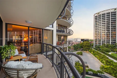 $1,750,000 | 2843 South Bayshore Drive, Unit 11F, Miami, FL 33133