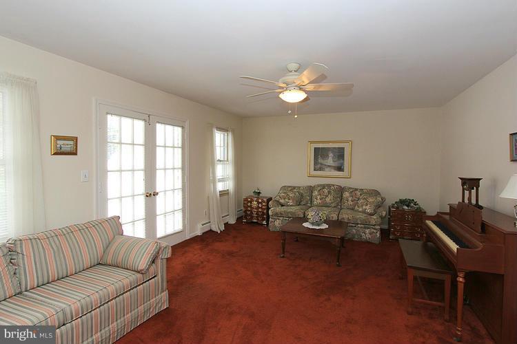 7405 Miller Fall Road Rockville, MD 20855 - Photo 9 of 27 Living Room