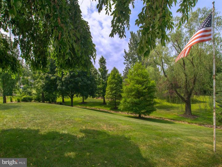 552 Beck Road Souderton, PA 18964 - Photo 17 of 25 Front Yard