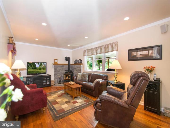 552 Beck Road Souderton, PA 18964 - Photo 8 of 25 Family Room