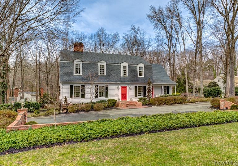 9810 Kingsbridge Road Henrico, VA 23238 - Photo 2 of 32 a front view of a house with garden and trees