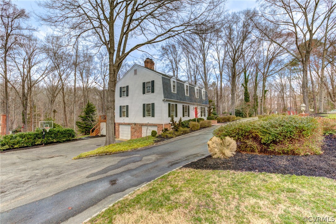 9810 Kingsbridge Road Henrico, VA 23238 - Photo 3 of 32 a front view of a house with a yard