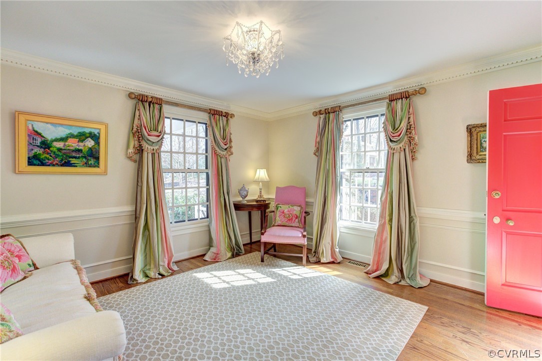 9810 Kingsbridge Road Henrico, VA 23238 - Photo 8 of 32 a bedroom with furniture and a window