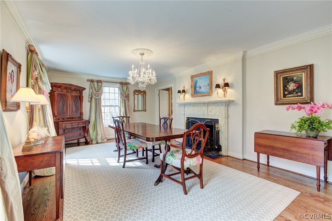 9810 Kingsbridge Road Henrico, VA 23238 - Photo 9 of 32 a view of a dining room with furniture