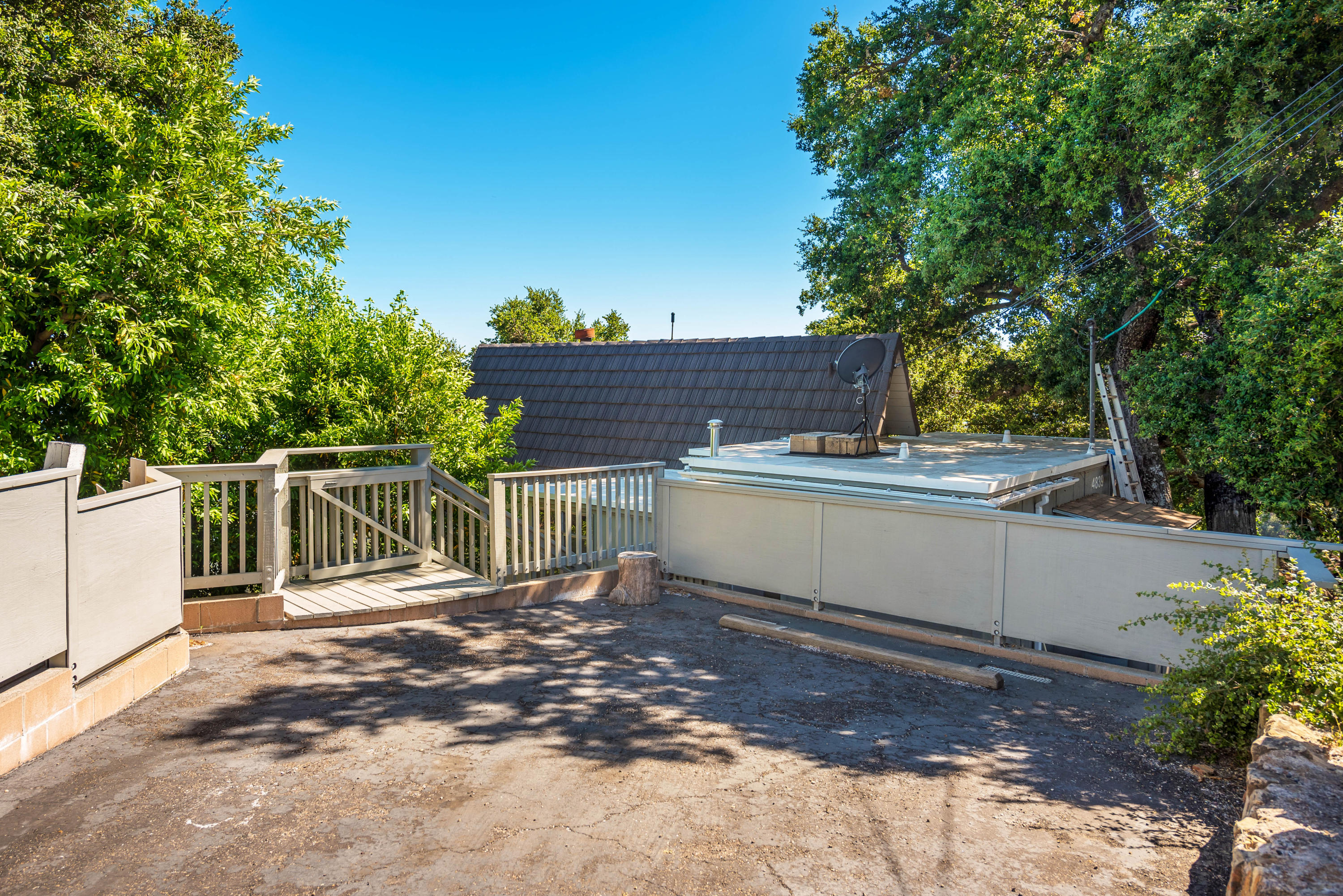 4839 Rim Road Santa Barbara, CA 93105 - Photo 16 of 25 Front of House