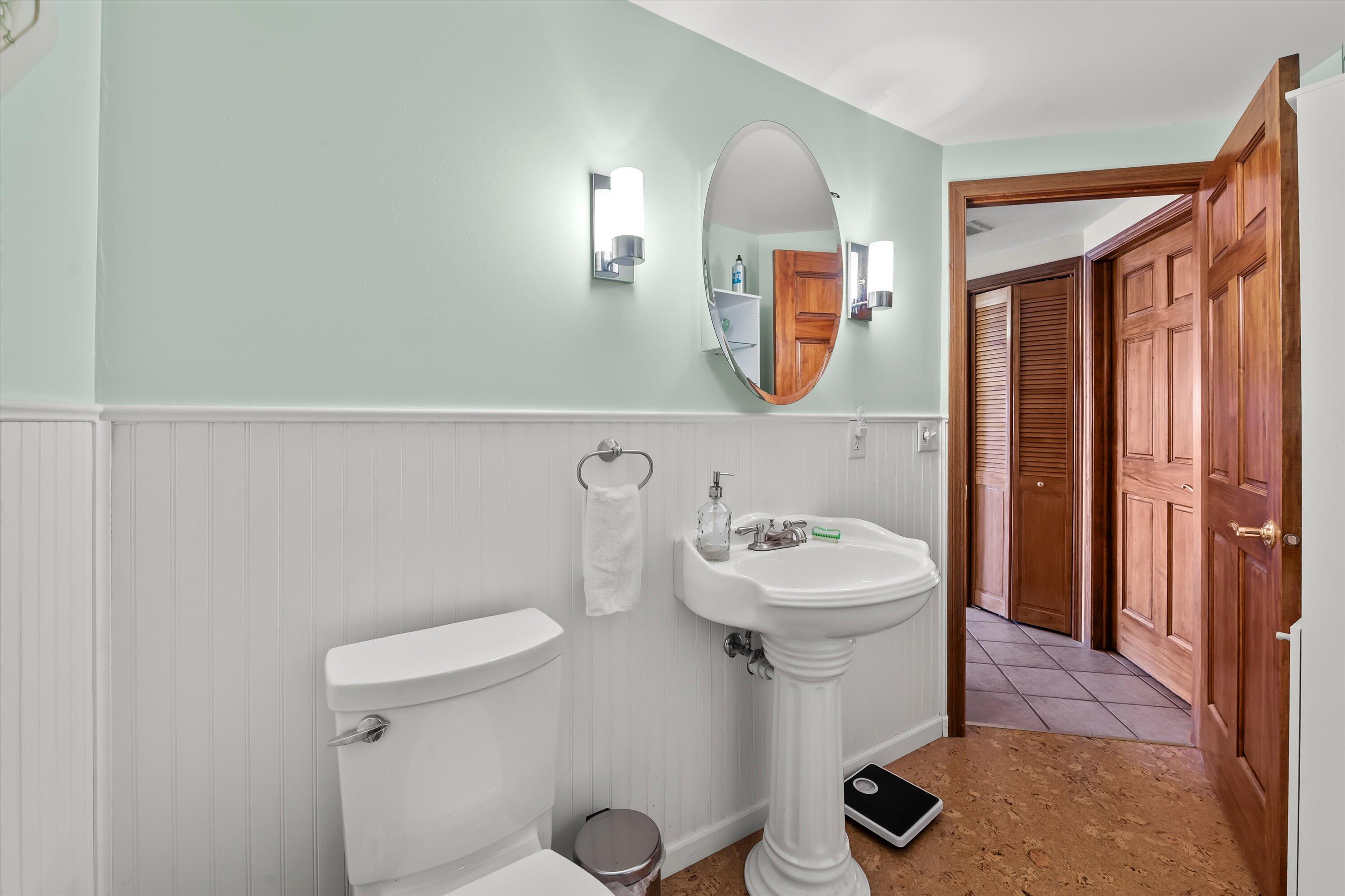 W303N2665 Maple Avenue Delafield, WI 53072 - Photo 12 of 50 LL Bath