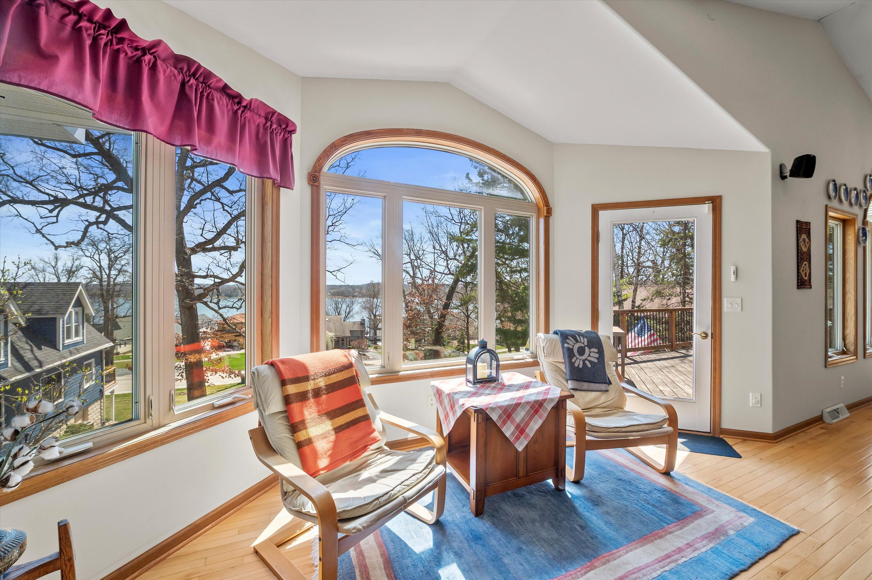 W303N2665 Maple Avenue Delafield, WI 53072 - Photo 16 of 50 Great Room