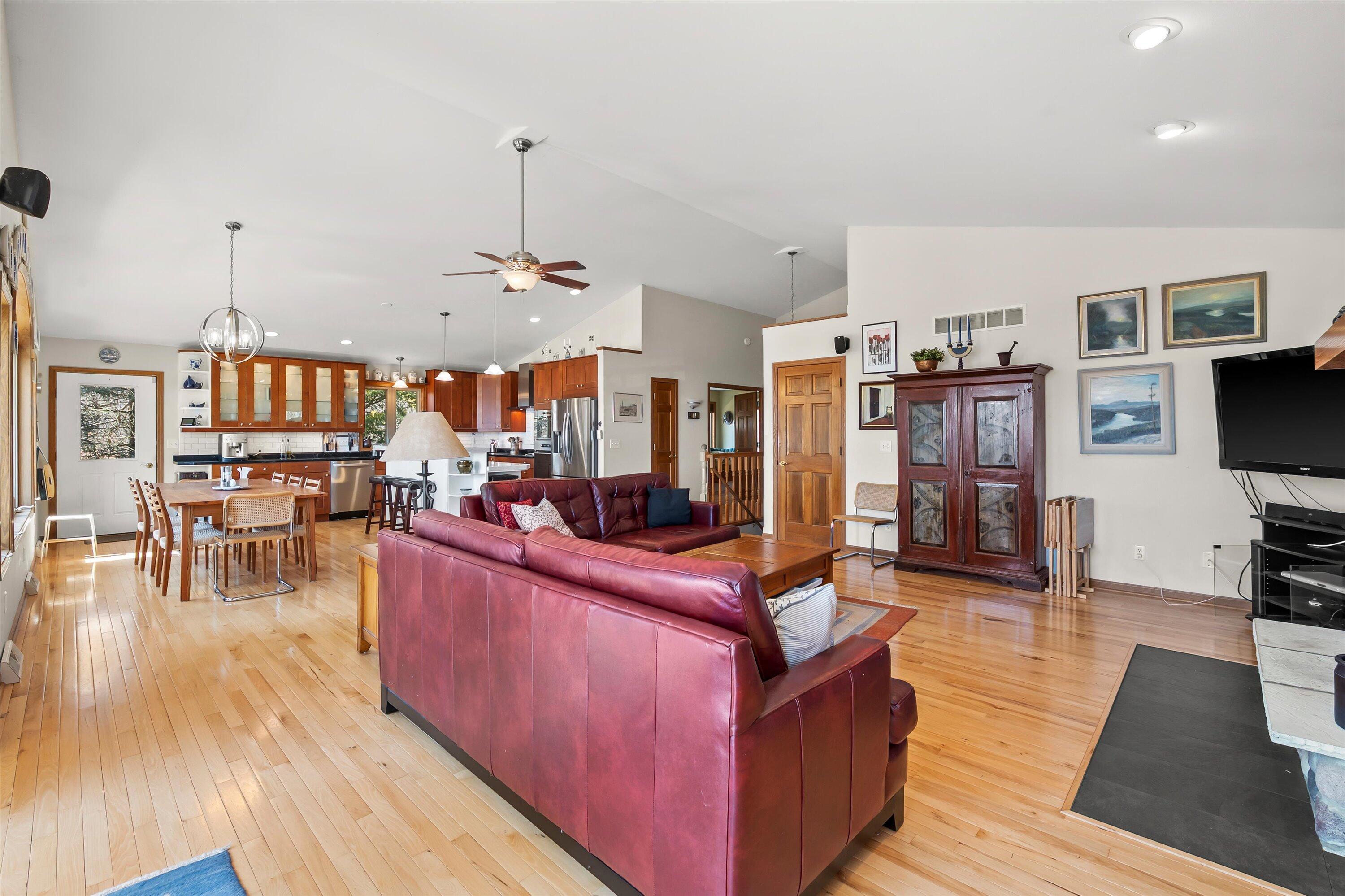 W303N2665 Maple Avenue Delafield, WI 53072 - Photo 23 of 50 Great Room