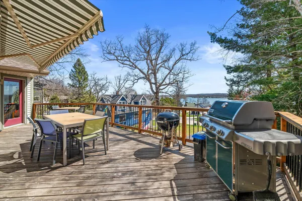 $789,000 | W303N2665 Maple Avenue, Delafield, WI 53072
