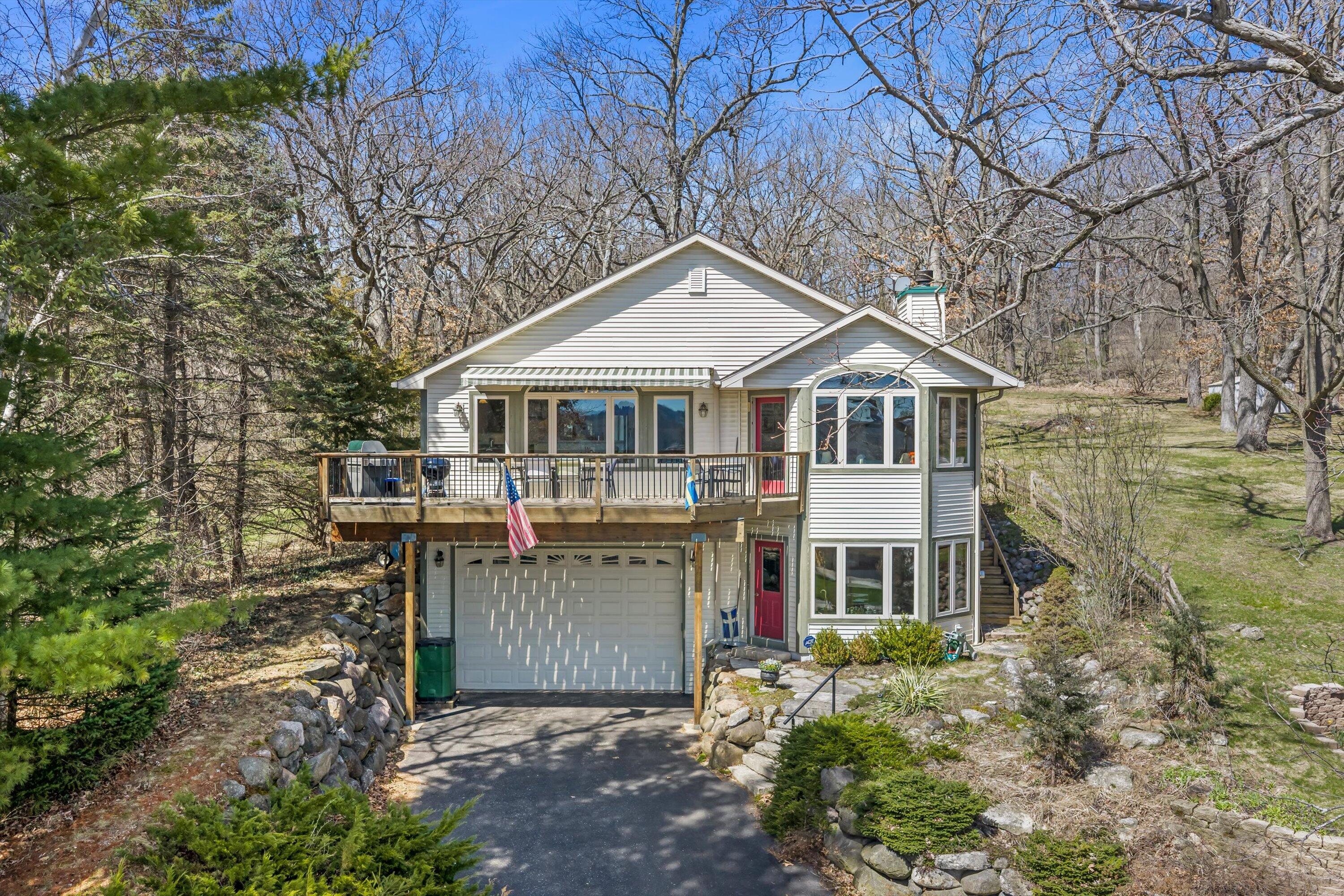 W303N2665 Maple Avenue Delafield, WI 53072 - Photo 38 of 50 Front View
