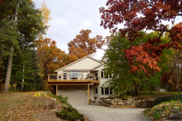 $789,000 | W303N2665 Maple Avenue, Delafield, WI 53072