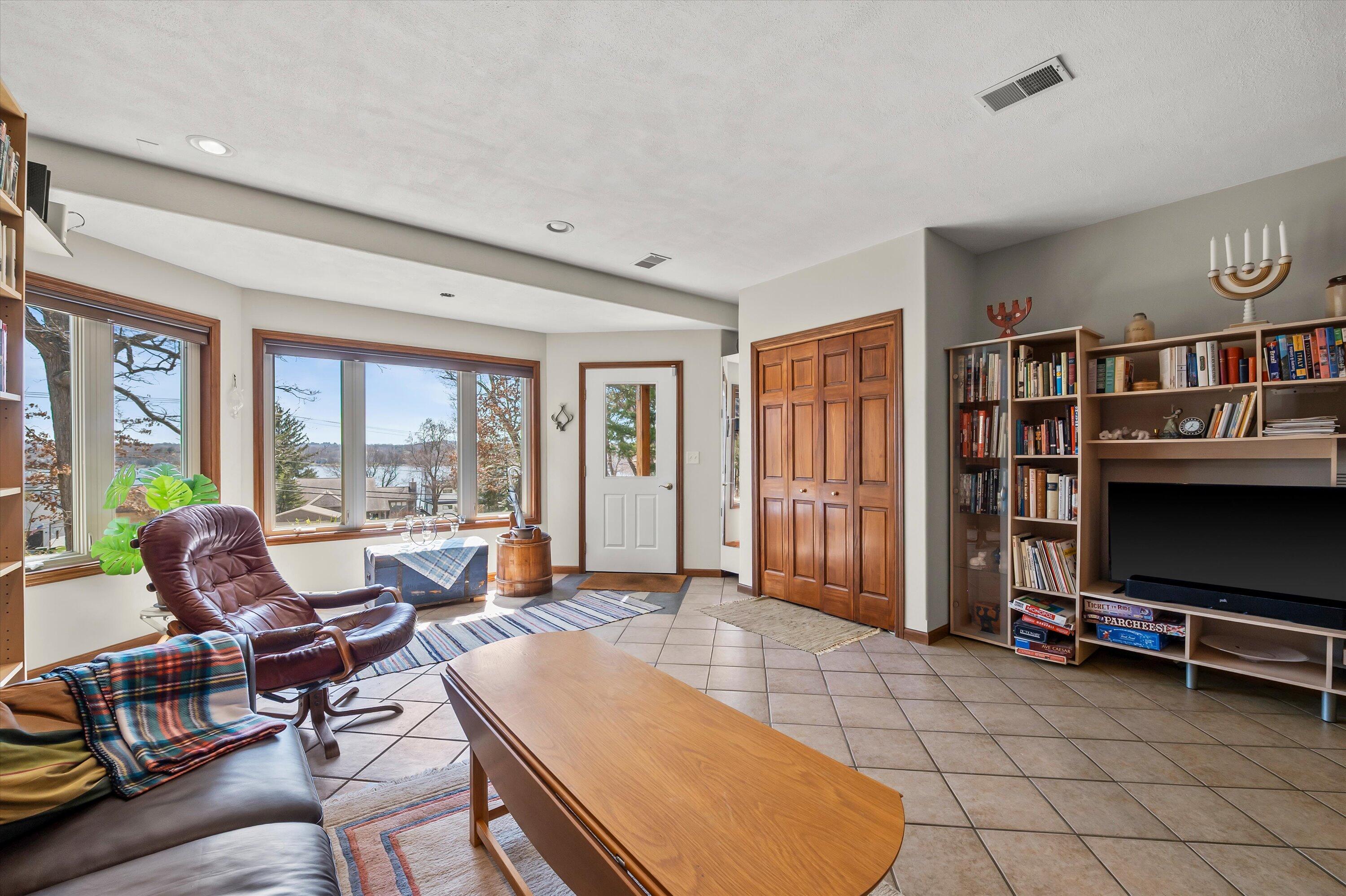 W303N2665 Maple Avenue Delafield, WI 53072 - Photo 8 of 50 LL Flex Space