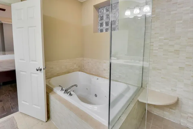 $1,100,000 | 1169 West Eddy Street, Unit 101, Chicago, IL 60657