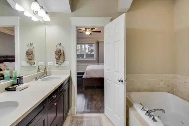 $1,100,000 | 1169 West Eddy Street, Unit 101, Chicago, IL 60657