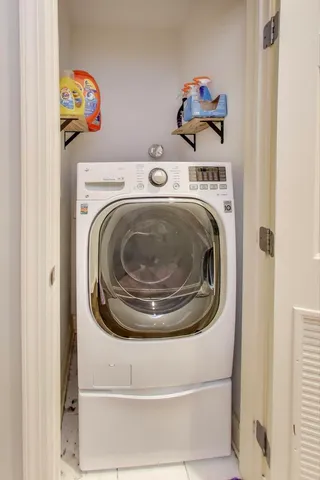 $1,100,000 | 1169 West Eddy Street, Unit 101, Chicago, IL 60657