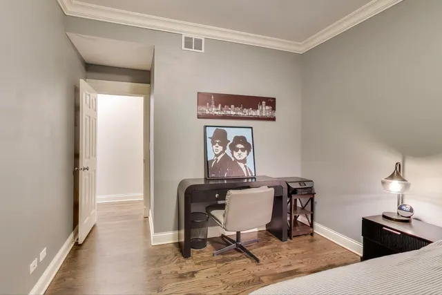 $1,100,000 | 1169 West Eddy Street, Unit 101, Chicago, IL 60657