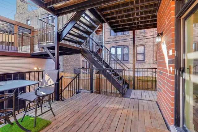 $1,100,000 | 1169 West Eddy Street, Unit 101, Chicago, IL 60657