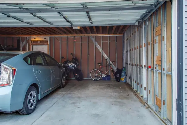 $1,100,000 | 1169 West Eddy Street, Unit 101, Chicago, IL 60657