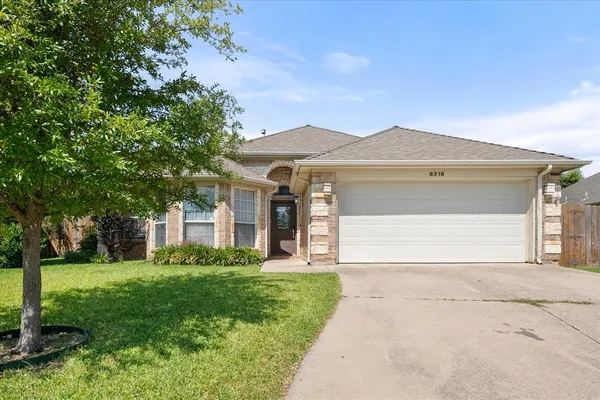 $2,400 | 6316 Garwin Drive, Fort Worth, TX 76132