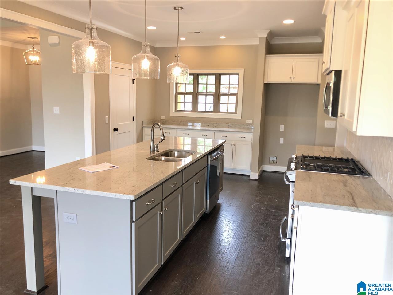 411 Oxford Way Pelham, AL 35124 - Photo 3 of 32