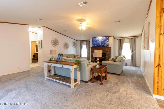 $260,000 | 104 Breezewood Circle, San Mateo, FL 32187