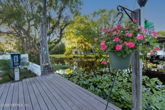 $260,000 | 104 Breezewood Circle, San Mateo, FL 32187