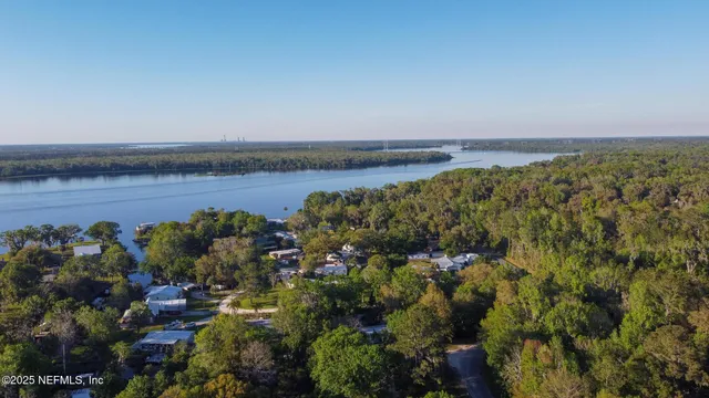 $260,000 | 104 Breezewood Circle, San Mateo, FL 32187