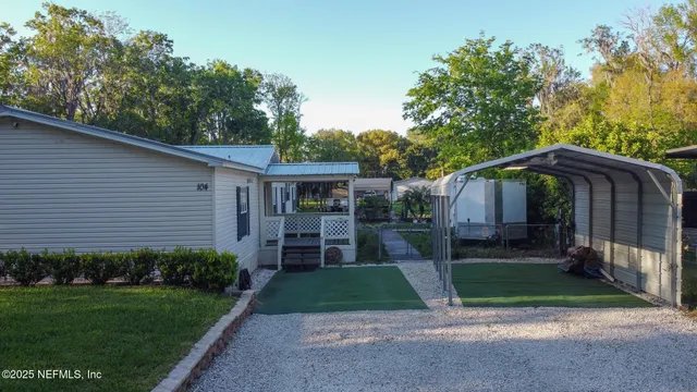 $260,000 | 104 Breezewood Circle, San Mateo, FL 32187