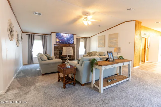 $260,000 | 104 Breezewood Circle, San Mateo, FL 32187