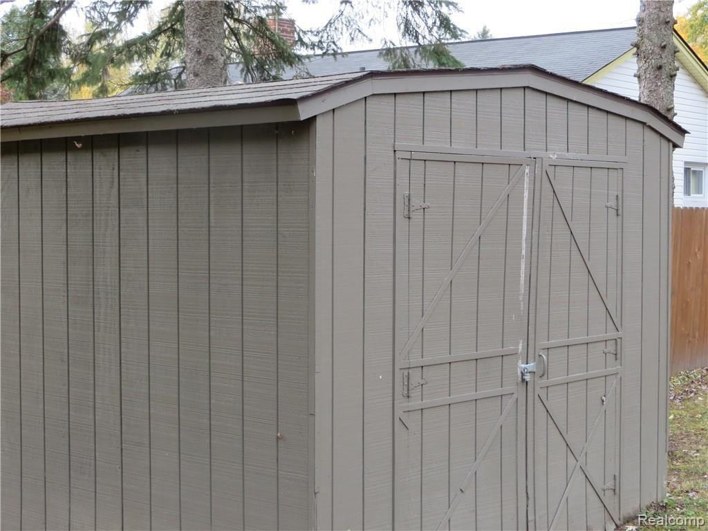 110 Texas Avenue Rochester, MI 48309 - Photo 20 of 20 Generous storage shed