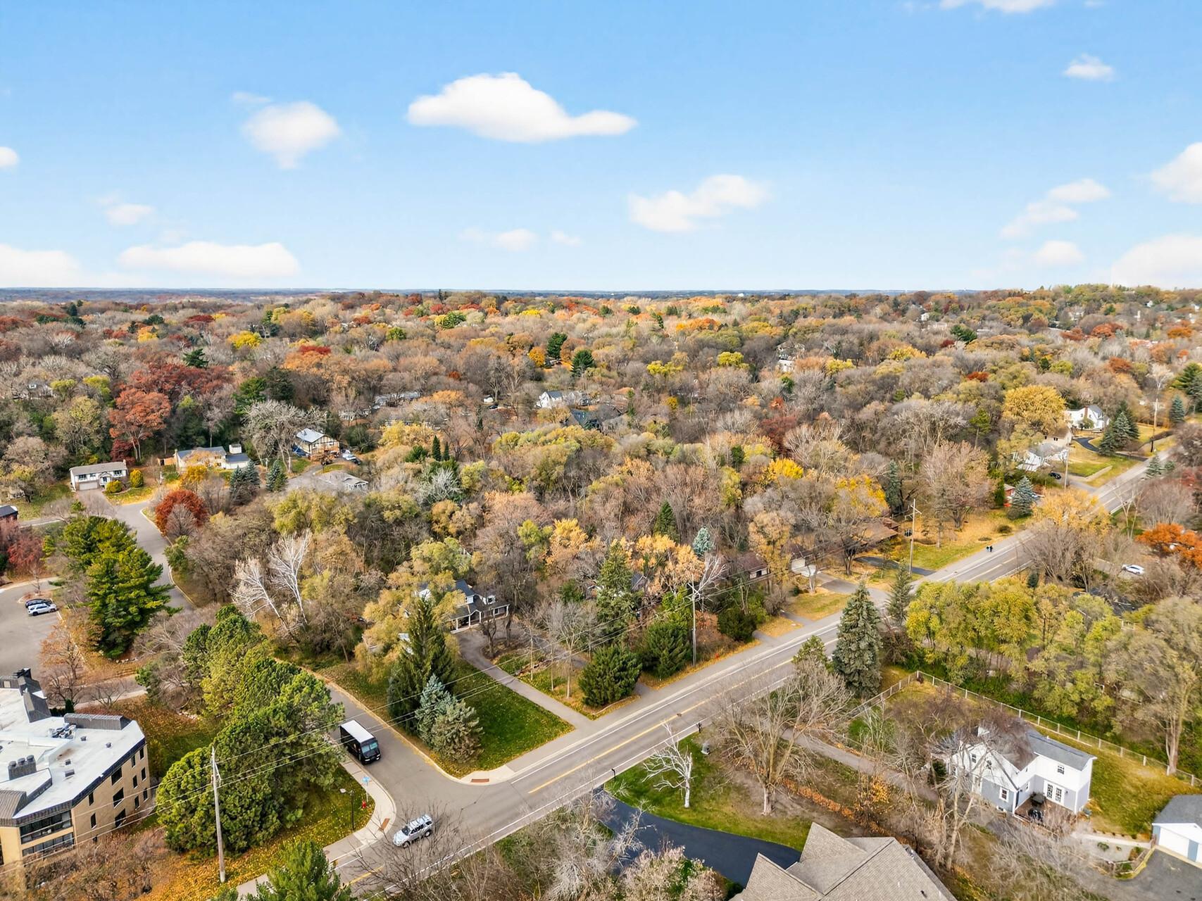 5146 Woodhill Road Minnetonka, MN 55345 - Photo 32 of 35