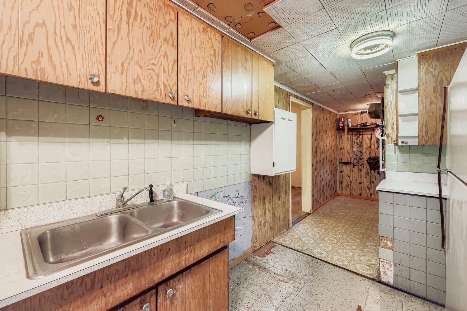 5146 Woodhill Road Minnetonka, MN 55345 - Photo 10 of 35