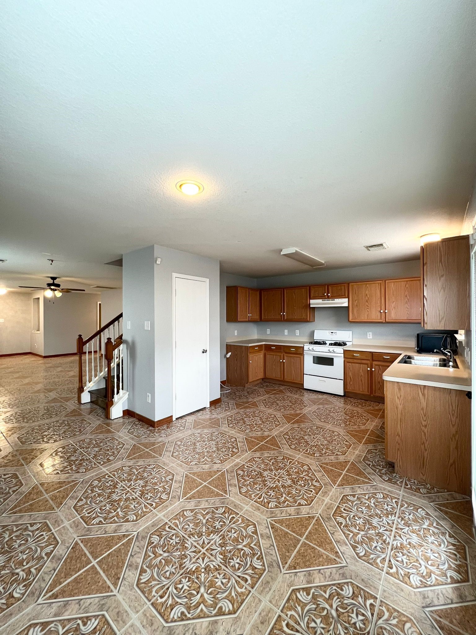 15623 Red Pine Ridge Way Houston, TX 77049 - Photo 5 of 31