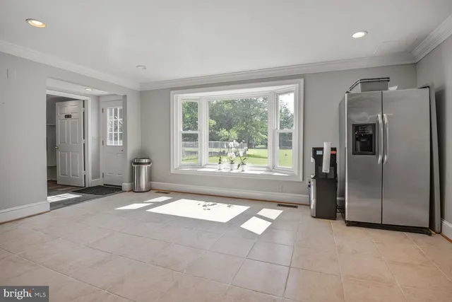 a view of livingroom with furniture
