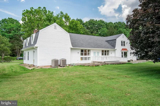 a view of a garden with a tree