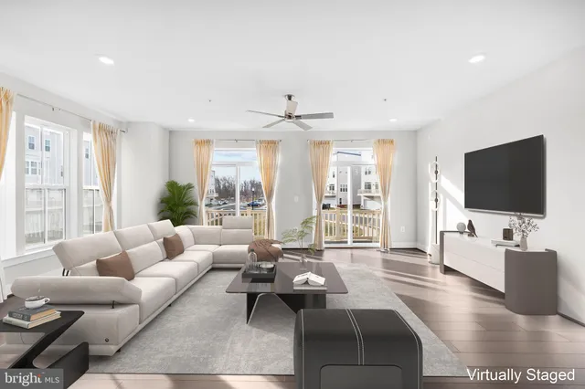 $898,500 | 23158 Horseshoe Trl Square, Ashburn, VA 20148