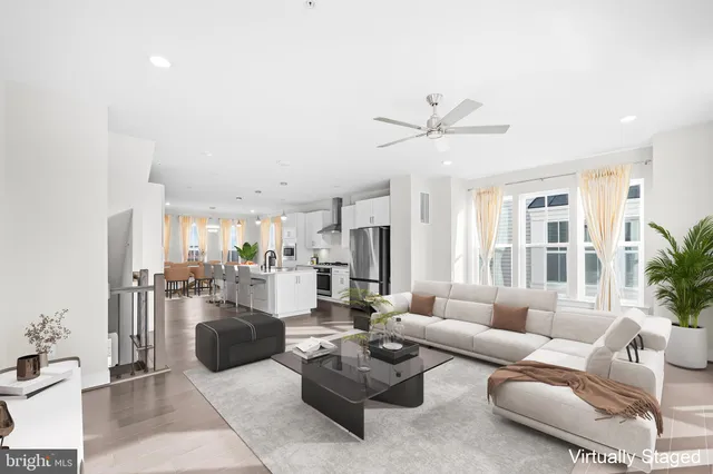 $898,500 | 23158 Horseshoe Trl Square, Ashburn, VA 20148