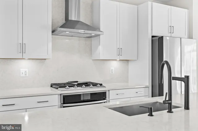 $898,500 | 23158 Horseshoe Trl Square, Ashburn, VA 20148