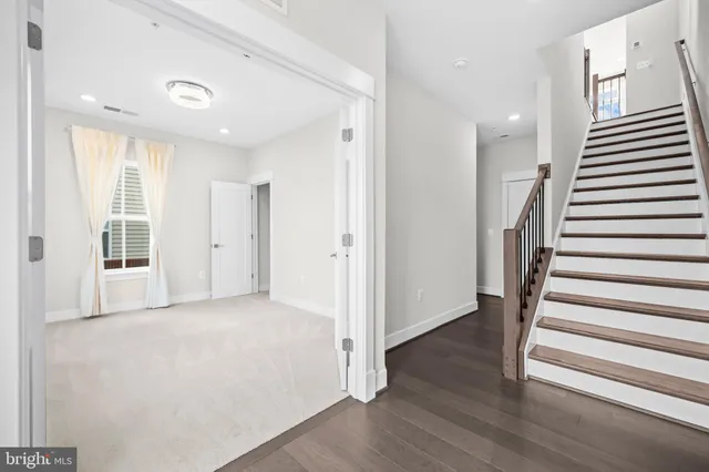 $898,500 | 23158 Horseshoe Trl Square, Ashburn, VA 20148