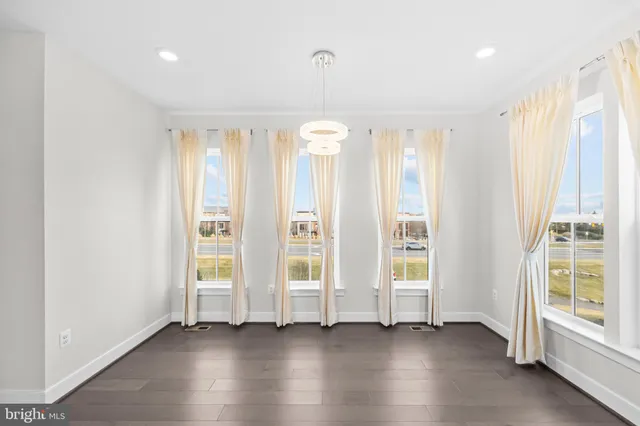 $898,500 | 23158 Horseshoe Trl Square, Ashburn, VA 20148