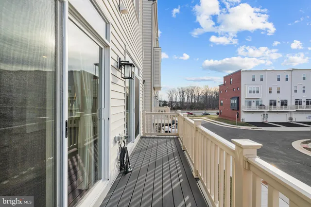 $898,500 | 23158 Horseshoe Trl Square, Ashburn, VA 20148