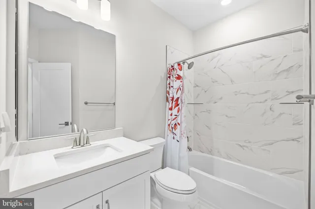 $898,500 | 23158 Horseshoe Trl Square, Ashburn, VA 20148